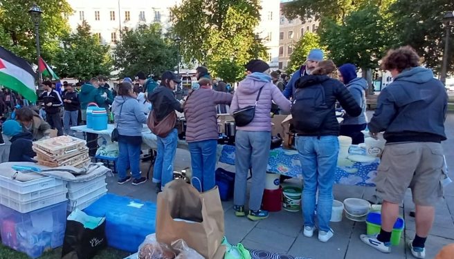 Scalzi e bendati per “provare” la rotta dei migranti: sulla scuola di Marostica arriva l’interrogazione a Valditara