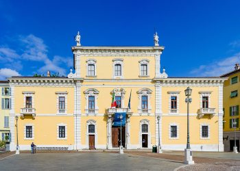 Brescia, caso a sfondo sessuale all’università: parole omofobe, offese all’aspetto fisico delle ragazze. La denuncia degli studenti
