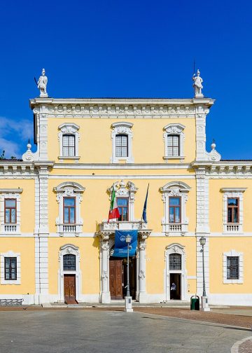 Brescia, caso a sfondo sessuale all’università: parole omofobe, offese all’aspetto fisico delle ragazze. La denuncia degli studenti