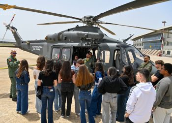 Studenti delle superiori a lezione con l’Aeronautica Militare: la protesta delle mamme