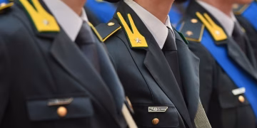 Precipita dal terzo piano della scuola della Guardia di Finanza de L’Aquila: muore una finanziera 22enne