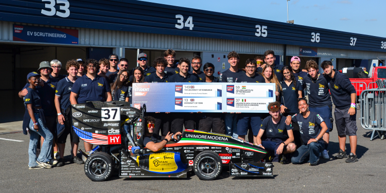 Unimore sul podio a Silverstone: More Modena Racing conquista il secondo posto e sei trofei