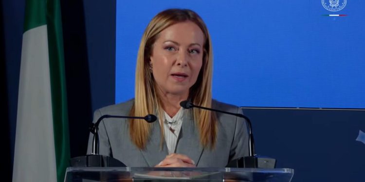 Scuola, Meloni: “Il talento dei ragazzi non deve fermarsi di fronte a barriere linguistiche”