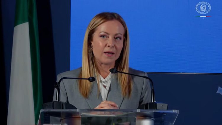 Scuola, Meloni: “Il talento dei ragazzi non deve fermarsi di fronte a barriere linguistiche”