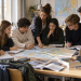 Studenti e docenti preparano un progetto di mobilità Erasmus+ a scuola