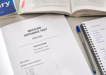 Medicina in inglese, parte il conto alla rovescia: il 29 settembre il test per entrare nelle università statali
