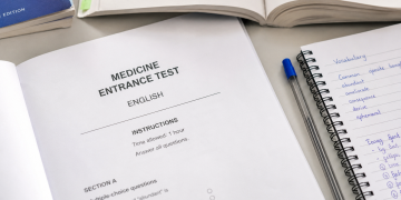 Medicina in inglese, parte il conto alla rovescia: il 29 settembre il test per entrare nelle università statali
