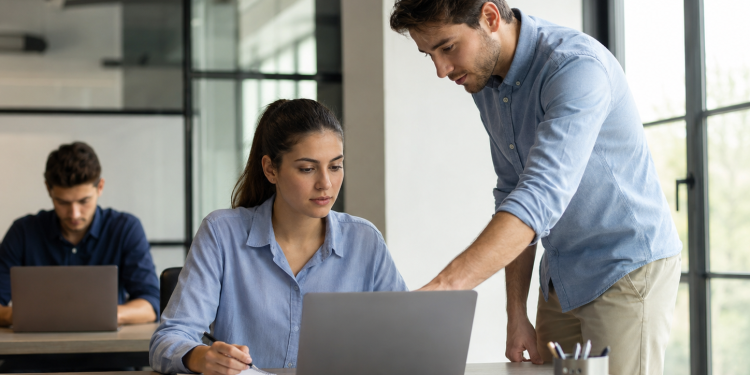 Primo lavoro, stage o apprendistato? Quanto si guadagna davvero in Italia e in Europa