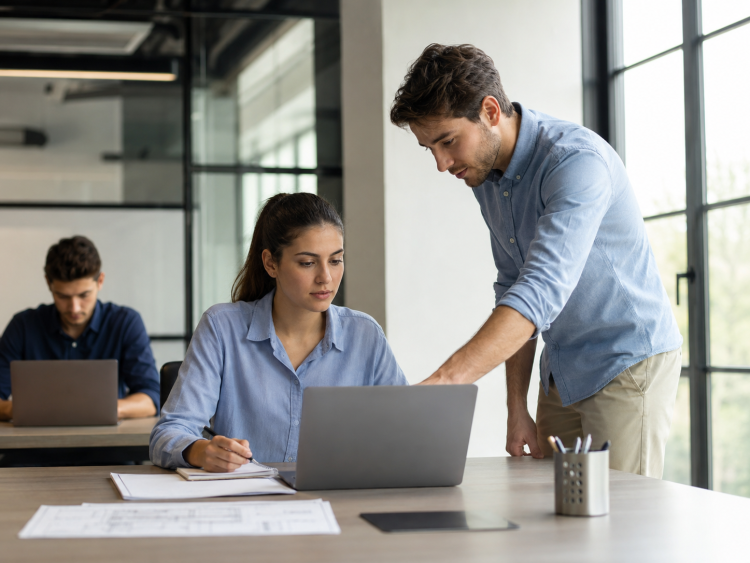 Primo lavoro, stage o apprendistato? Quanto si guadagna davvero in Italia e in Europa