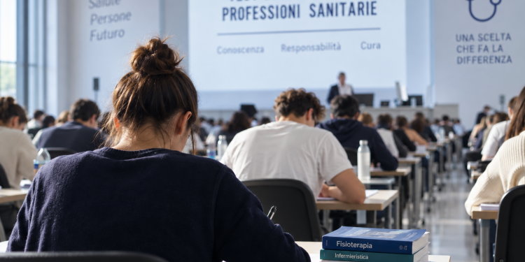 Test Professioni sanitarie 2026, studenti durante la prova di ammissione