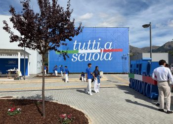 Studenti in classe durante una lezione, immagine illustrativa del decreto scuola 2026