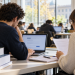 Aspiranti studenti verificano le immatricolazioni alla Statale di Milano per il 2026/2027.