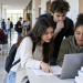 Studenti consultano i punteggi minimi Professioni sanitarie 2026