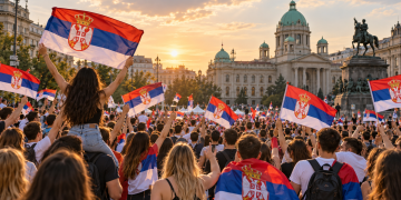 Folla di giovani festanti con bandiere della Serbia, illustrazione generata con IA.