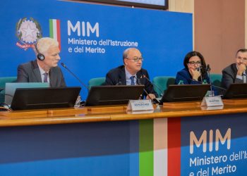 Giuseppe Valditara e Andreas Schleicher alla presentazione del rapporto OCSE Education at a Glance 2026.