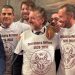 Antonio Carcaterra insieme ai sostenitori con le magliette celebrative dell’elezione a rettore della Sapienza.