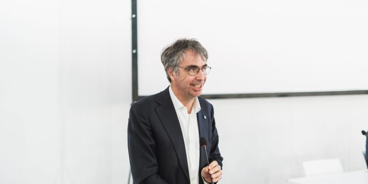 Riccardo Faccini in aula allo Young International Forum